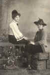 Bessie and Lucia Ger. 1901.JPG (47013 bytes)